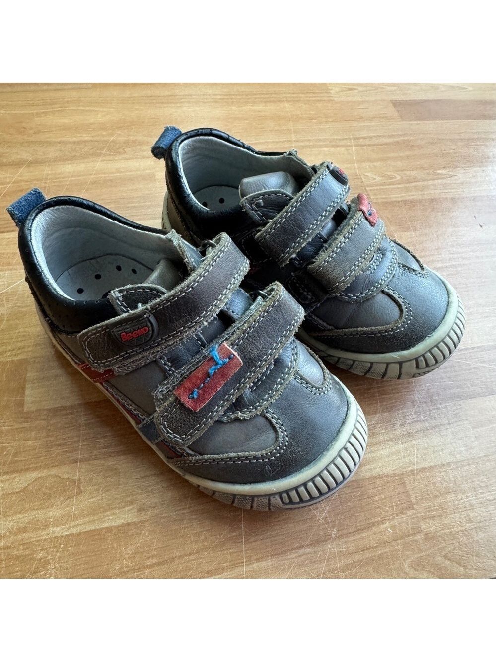 Beeko Baby Boys' "Trevor" lightweight shoes in gray and navy. Size 7